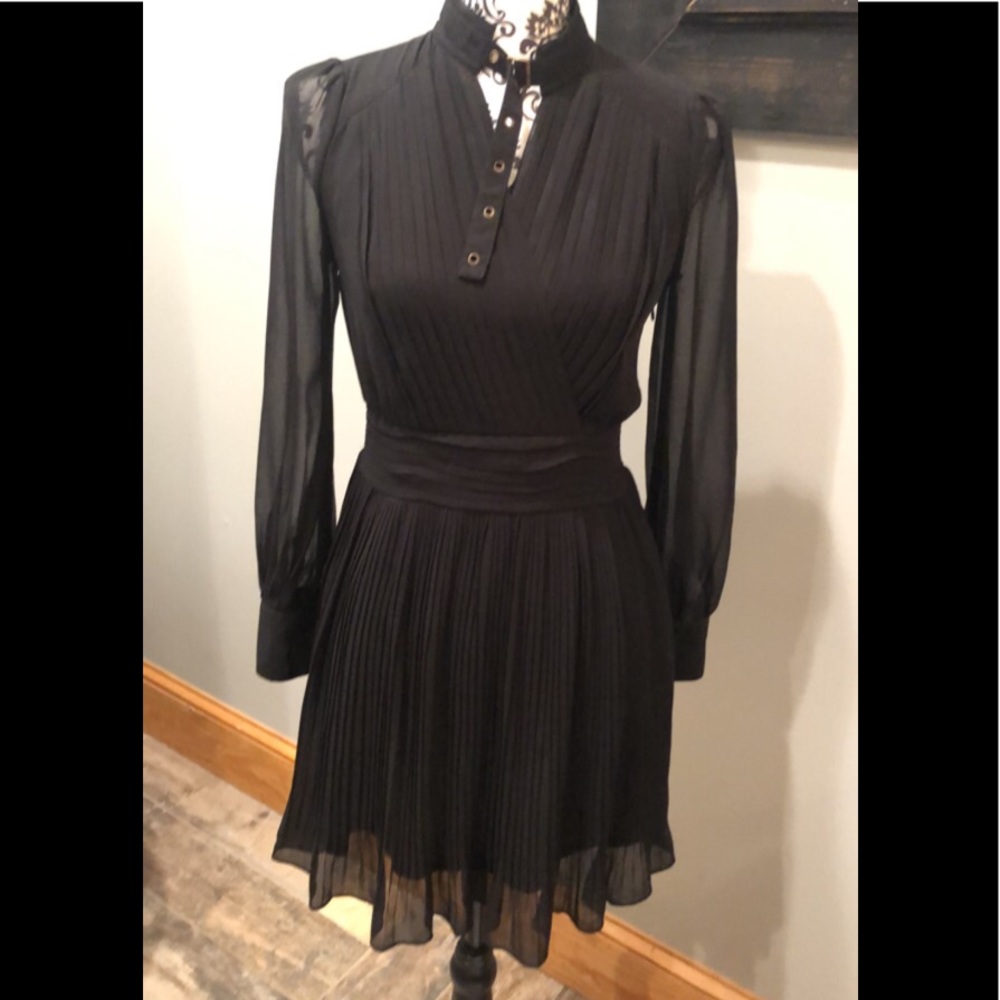 Classy vintage look little black dress